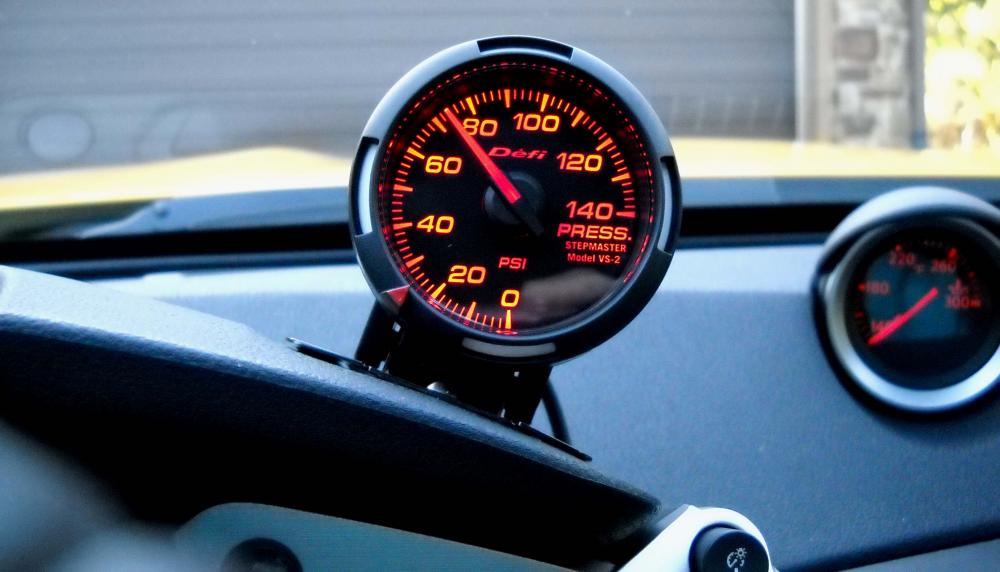 A perfect match to the Z gauges.  This is the perfect gauge for measuring oil pressure and can be wired so it dims with the other gauges when headlights are turned on.