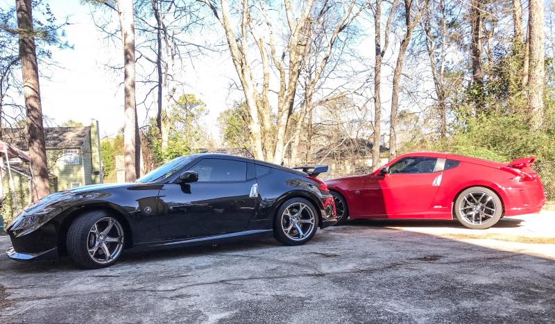 09 black NISMO & 12 red NISMO