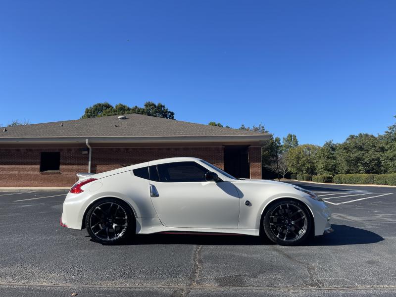 Side 255/40/19 front tires raised car 20-30mm
Lowered on Swifts