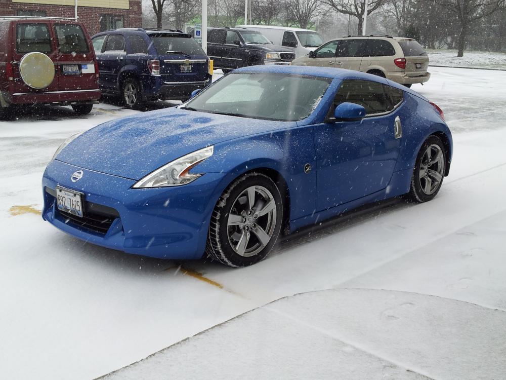 A little fun in the snow before I store my Z for the winter.  (Time to start doing some mods over winter)