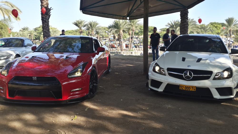 Red GTR (800+ WHP) 
Mercedes with AMG 6.3 Kit