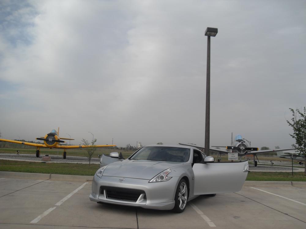 2009 Z34 with P51/T6 static display 2