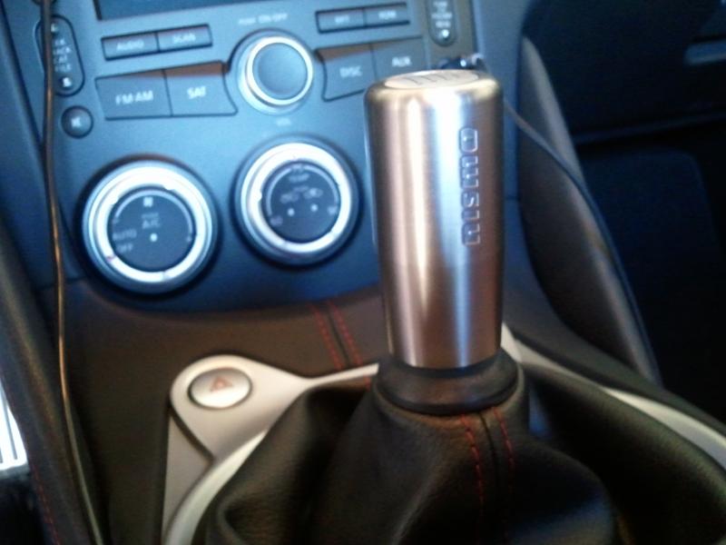 Titanium Nismo Shift Knob Open-O Design - closer look.
NOTE: Notice that the "O" actually looks like a letter "O" as opposed to a circle with no open center.