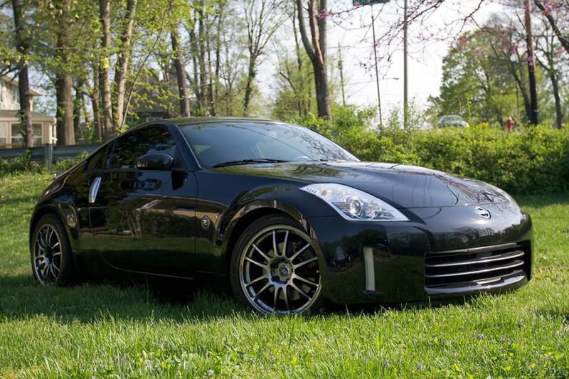 '08 Black 350z Enthusiast

visual - debadged | 35% Tint | smoked taillight kit/reverse light kit | Clear front reflectors 
performance - Jim Wolf dual pop-charger | 350evo front & rear sway bars | Hood struts (no bar)