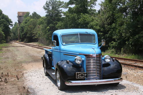 Chevy Pickup 1940 vs train1