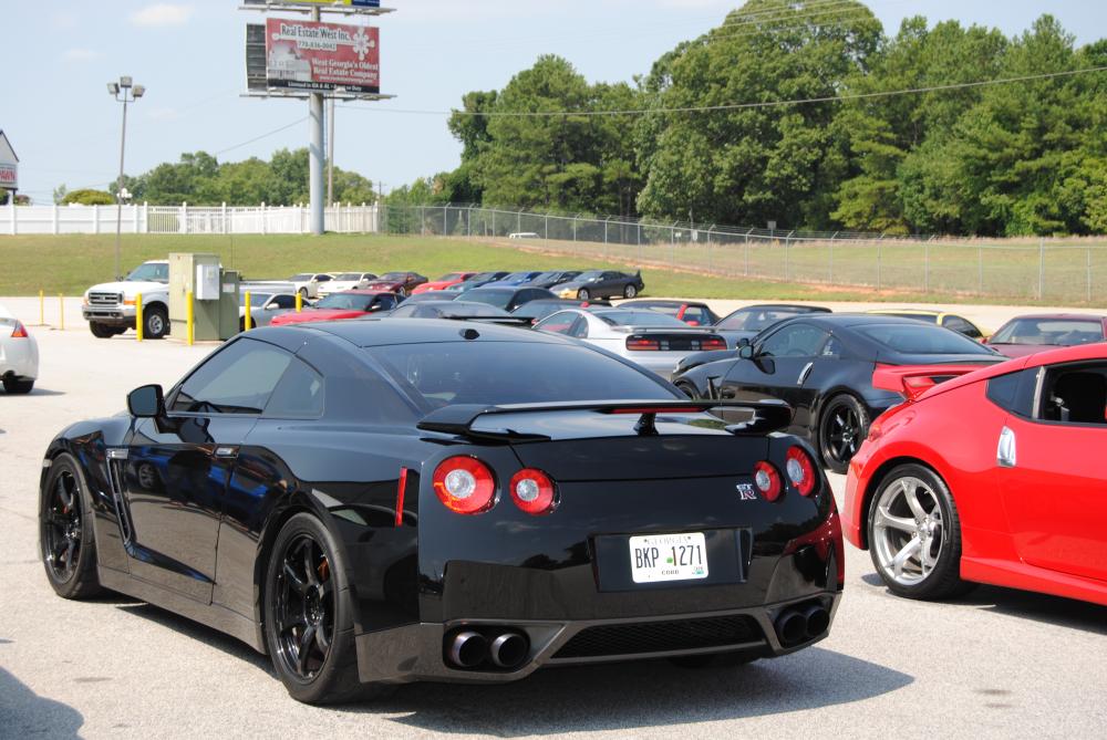 Black GTR joined in on the fun.