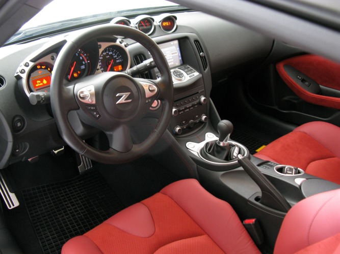 First pictures of my new 370Z, 40th Anniversary Edition (Black Edition in Europe)
2 September 2010