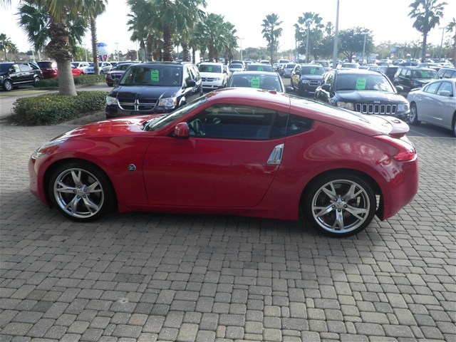 370z dealer side shot