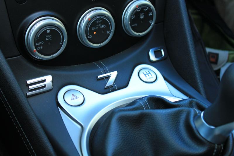 370z emblem inside