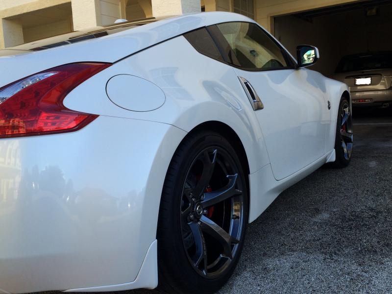 Nismo Gunmetal 19" Rays
Hankook Ventus V12 Evo2: 245/40/19F 285/35/19R
Sport Akebono BBK w/ Centric Silver Rotors
No spacers
Not lowered (stock suspension)