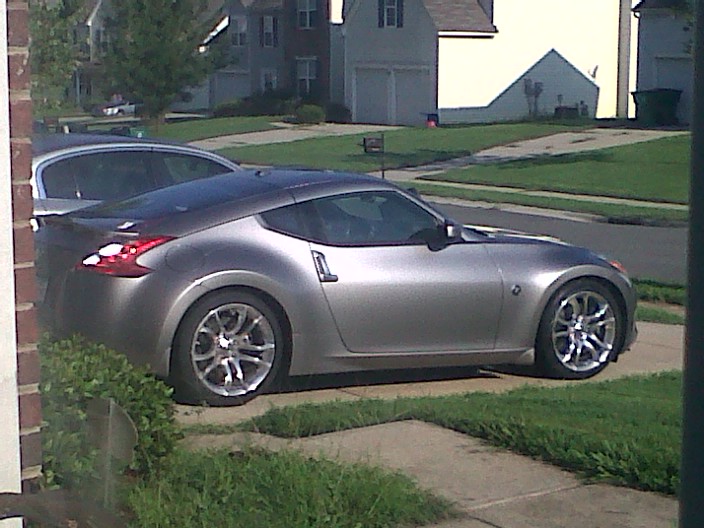 Sevens370Z, and my G35 on the other side.