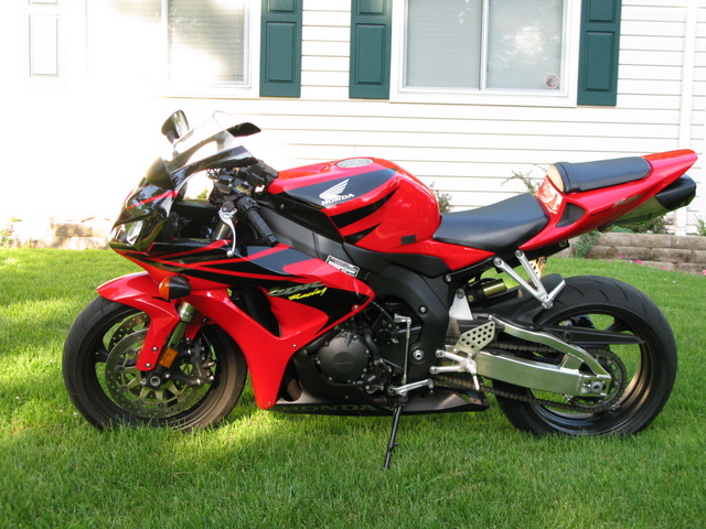 hondacbr1000rr 005
i sold my baby. i'm leaving the pics on here to remind me how stupid i was to sell it.