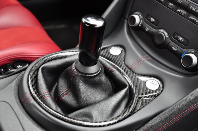 Carbon Fiber shifter ring from Carbon Signal & Nismo Shift knob