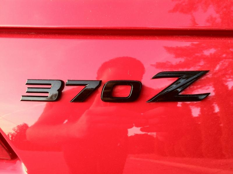 gloss 370Z emblem