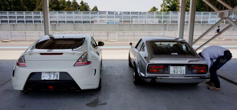 S30Z and 370Z at circuit