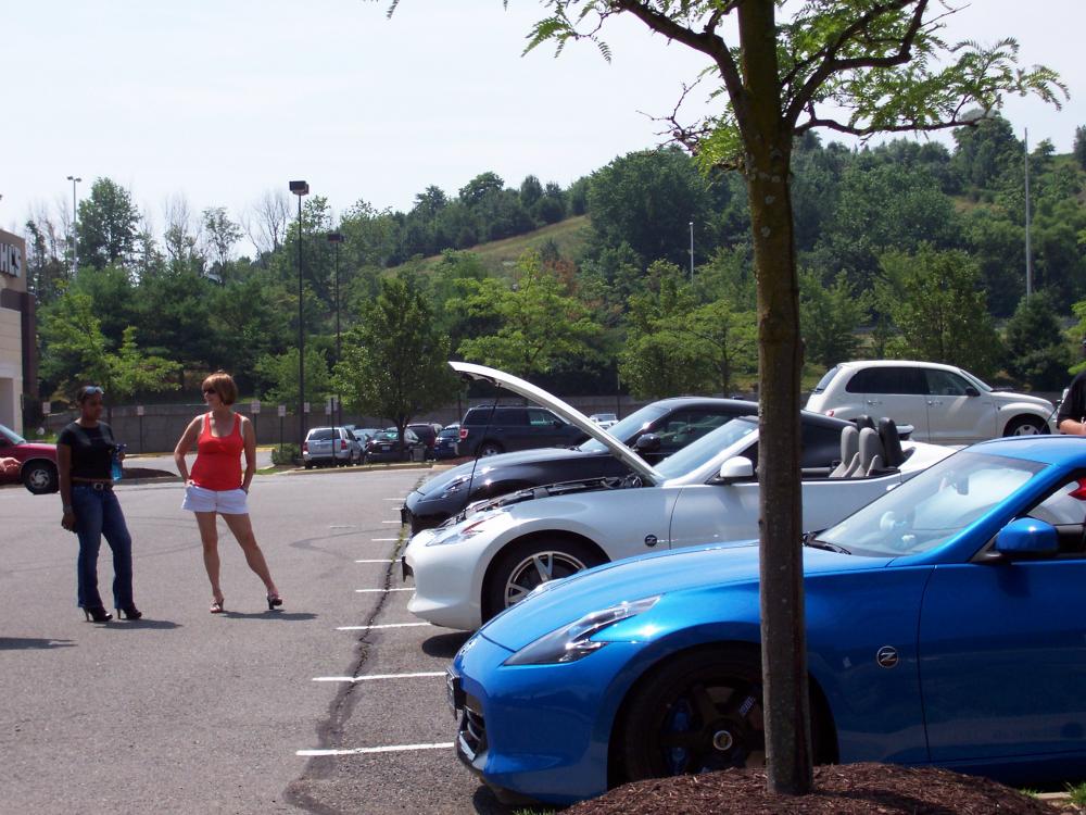 SECKS Z and Steve's Wife discussing the 370Z.